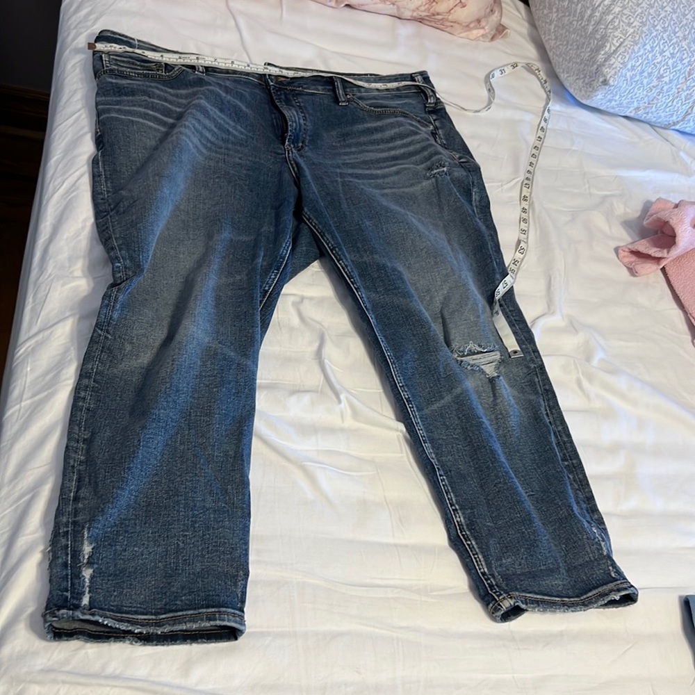 Silver jeans boyfriend mid rise slim leg plus size jeans. 
Style # W27175SDG204